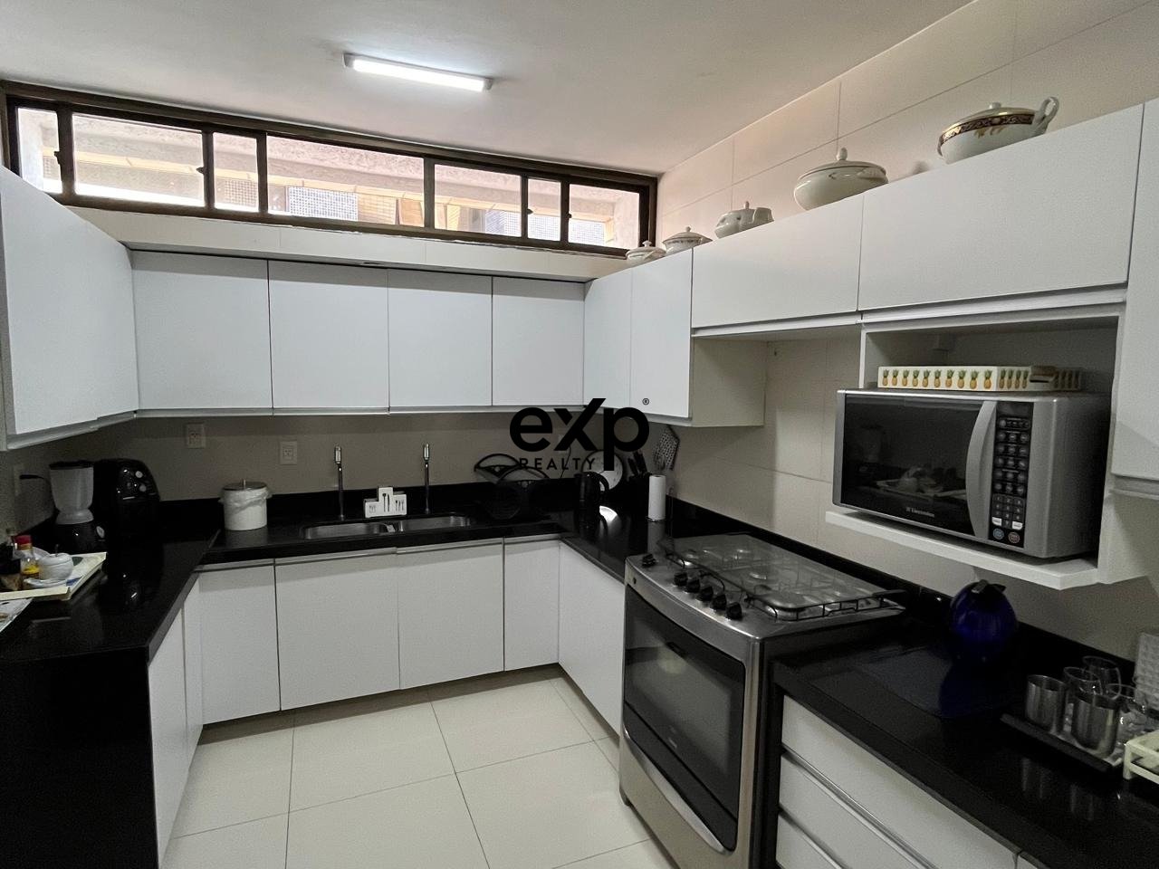 Apartamento 300m² com vista mar em Petrópolis, todo reformado!