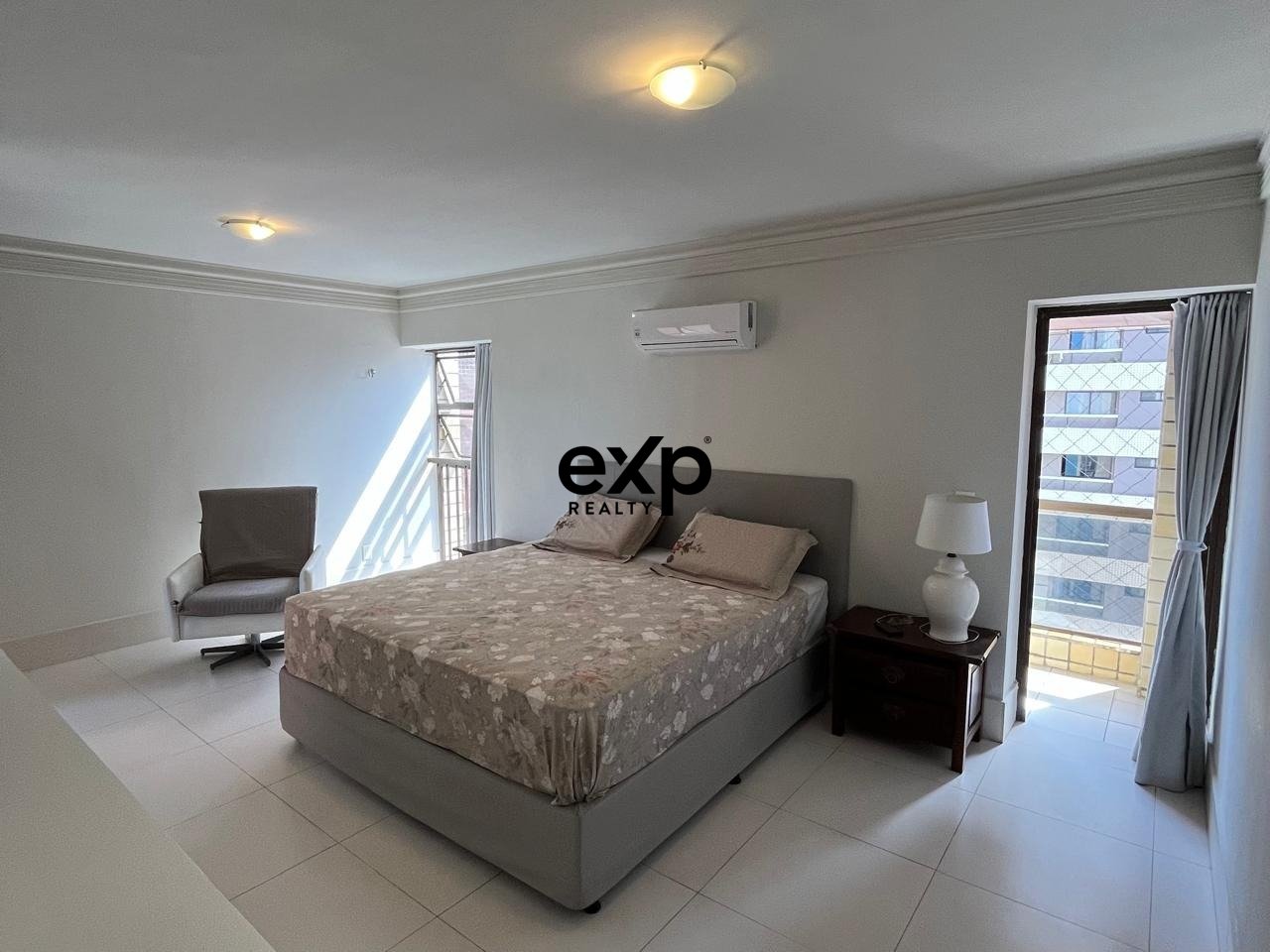 Apartamento 300m² com vista mar em Petrópolis, todo reformado!