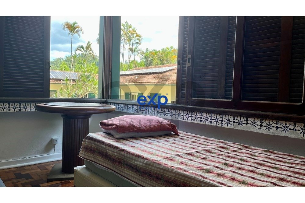 Casa à Venda na Rua Promenade, 449 m² por R$ 1.550.000,00 - Nogueira, Petrópolis/RJ