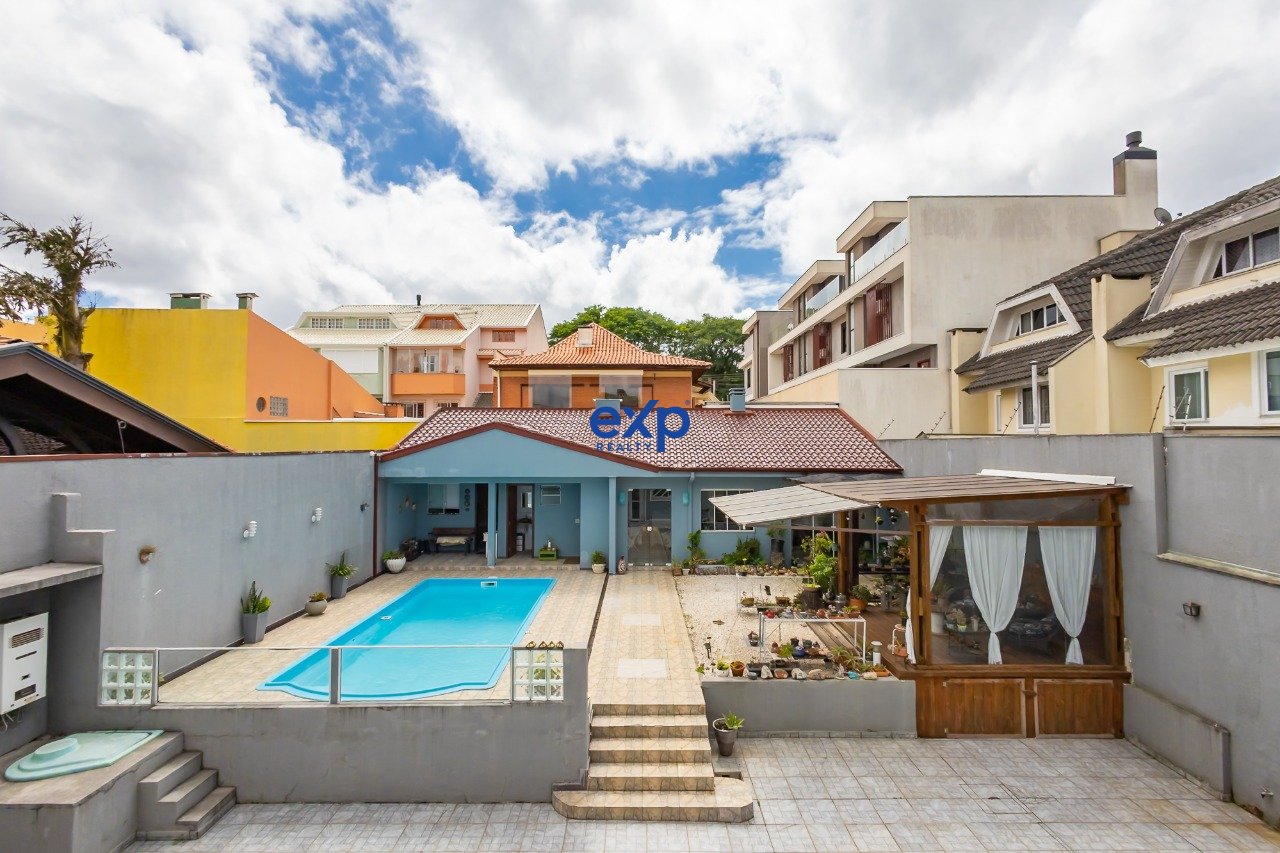 Sobrado à venda em Curitiba, Rua Sink Ferreira 832 Jardim das Americas Curitiba 81530-340, 490 m²