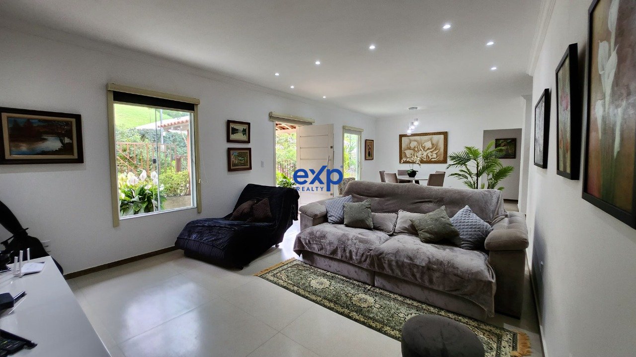 Casa à Venda em Teresópolis - 3 Quartos, 200m²
