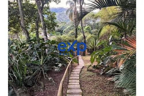 Apartamento à Venda no Condomínio Mirante do Castelo, 93,25m² por R$ 565.000,00 - Itaipava, Petrópolis/RJ