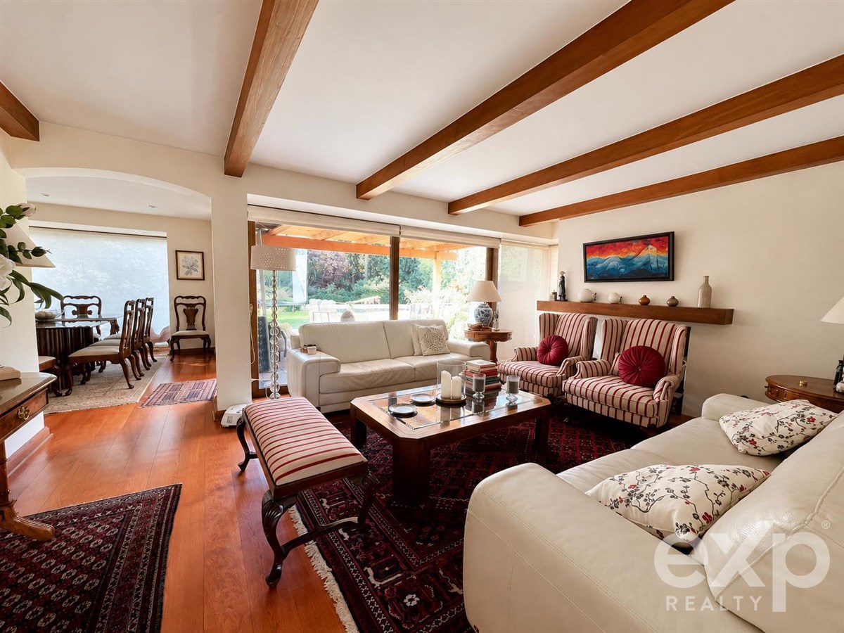 Casa en venta en Lo Barnechea, Camino del Yunque  13398