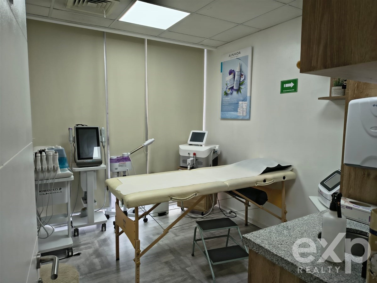 Oficina en venta en Ñuñoa, Av. Irarrazaval  2401