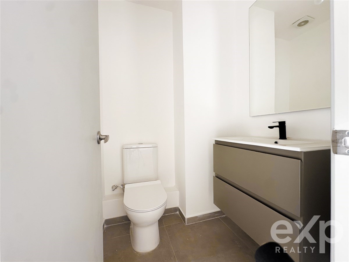 Local Comercial en alquiler en Las Condes, Av. Las Condes 7039