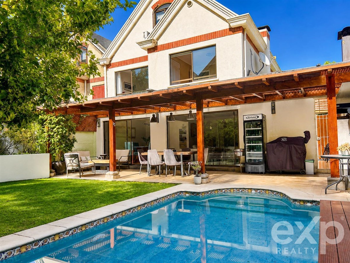 Casa en venta en Las Condes, Santa Sofia 12100