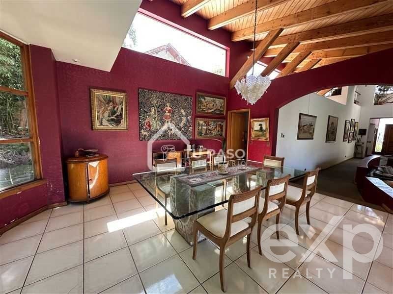 House for sale in Vitacura, La Cumbre 1358
