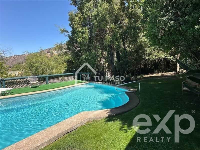 House for sale in Vitacura, La Cumbre 1358