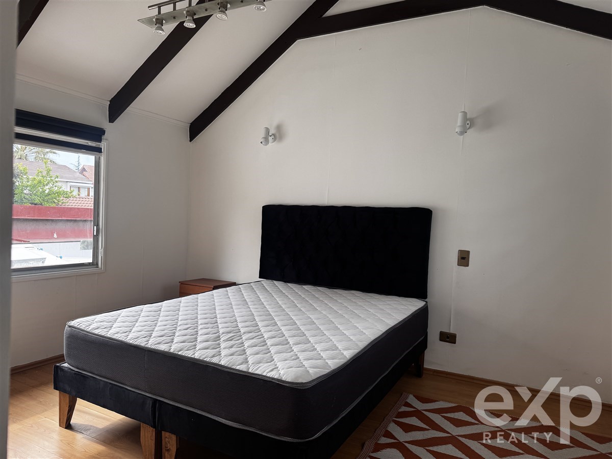 Casa en alquiler en Vitacura, Las Hualtatas  7501