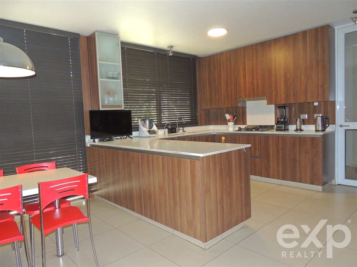 Casa for rent in Colina, Avenida Los Ríos  11300