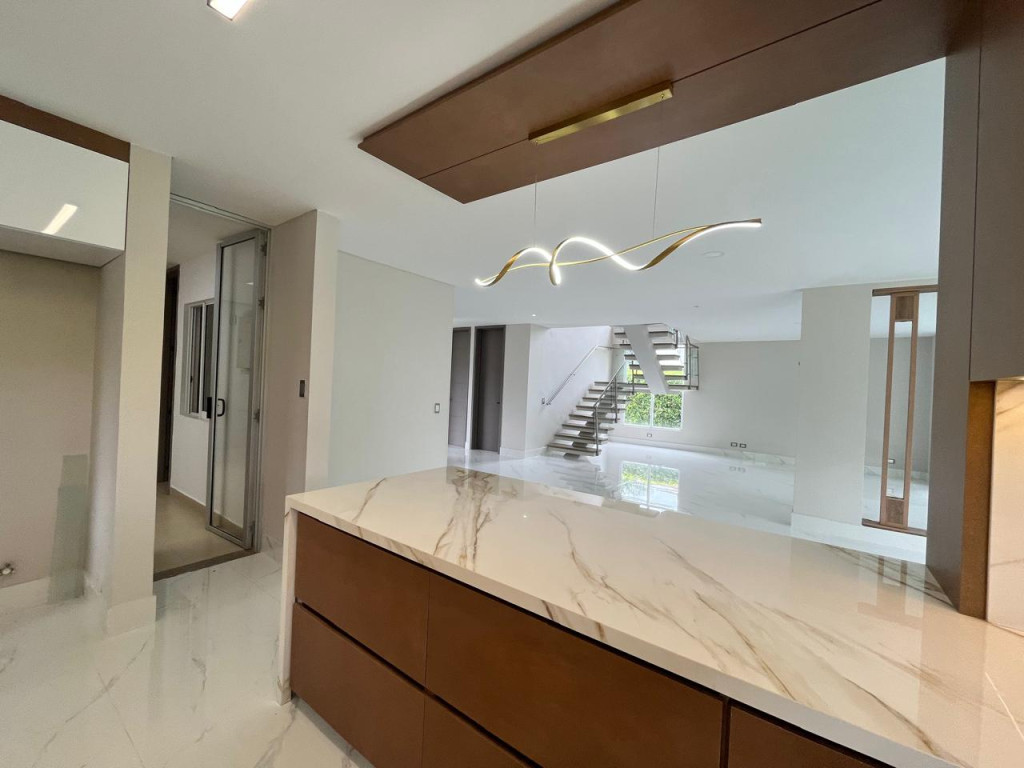 CASA en venta en Cali, Carrera 154 # 18-75, 318 m²