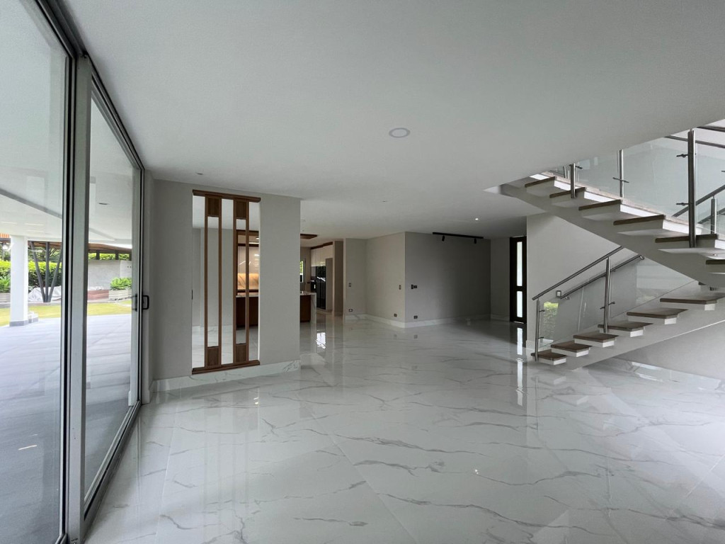CASA en venta en Cali, Carrera 154 # 18-75, 318 m²