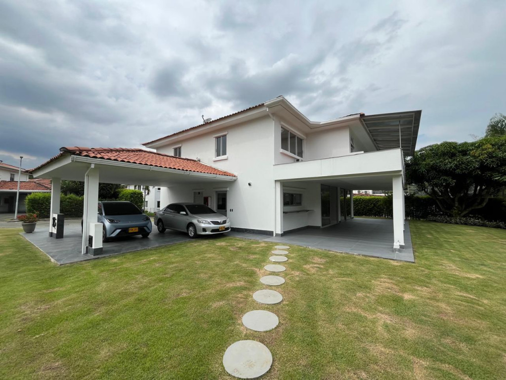 CASA en venta en Cali, Carrera 154 # 18-75, 318 m²