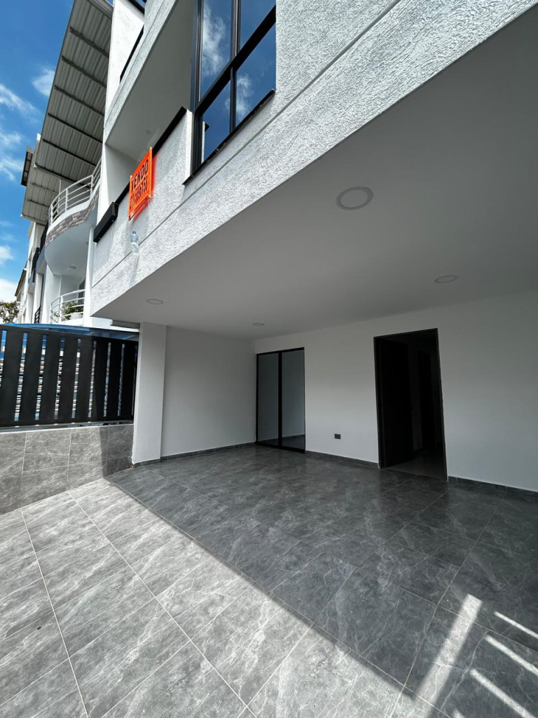 CASA en venta en Cali, carrera 72 44-12, 220 m²