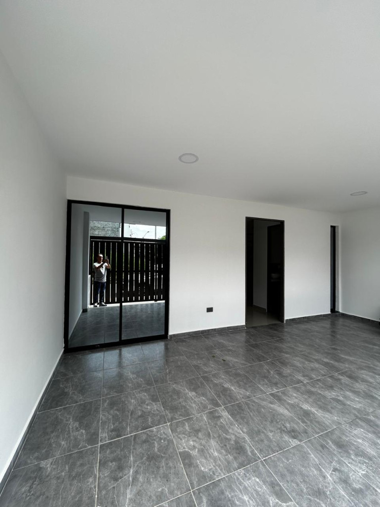 CASA en venta en Cali, carrera 72 44-12, 220 m²