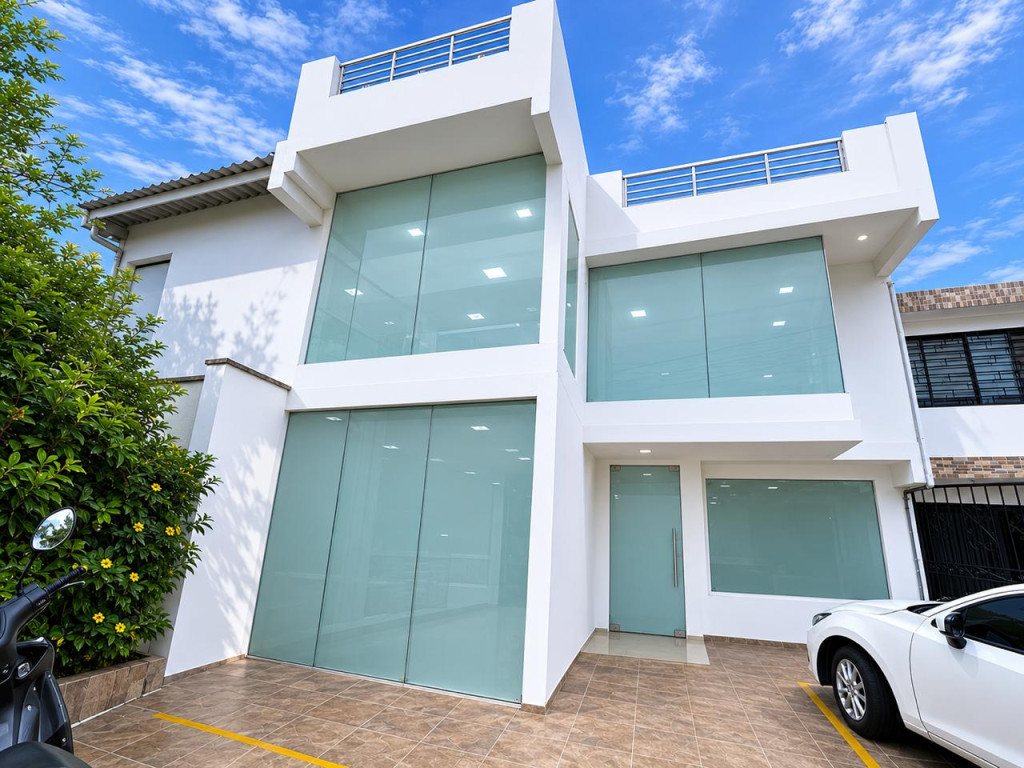 CASA en venta en Cali, calle 7A # 44-50, 287 m²