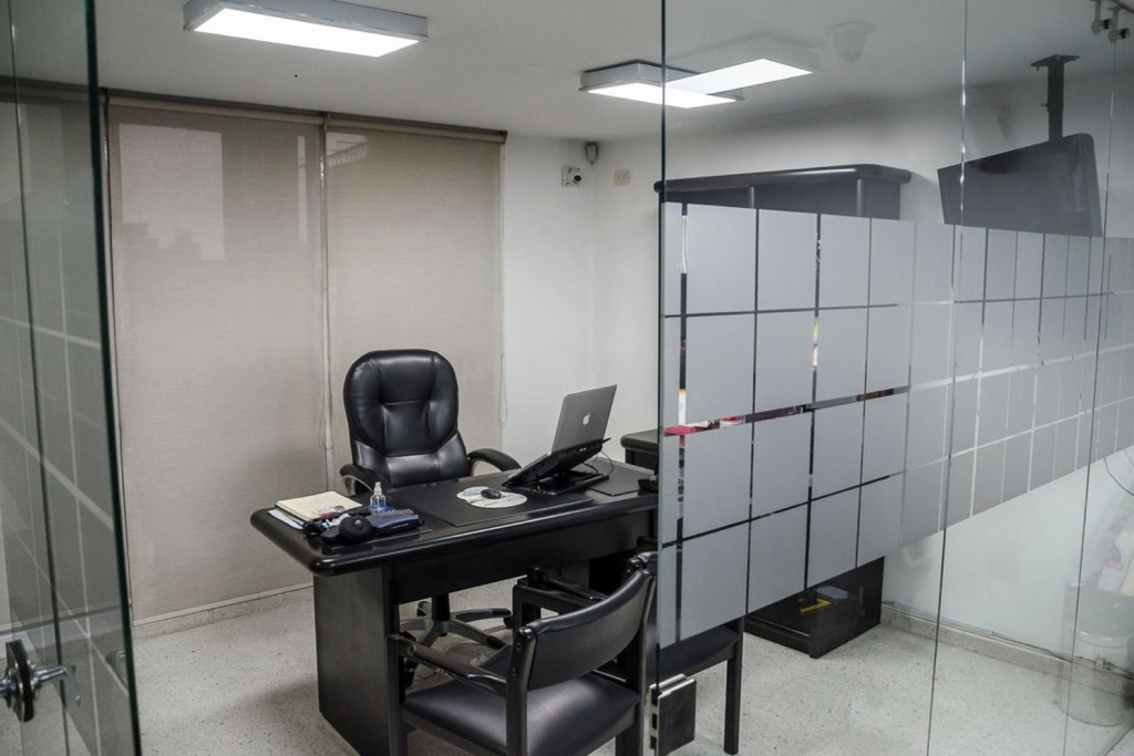 OFICINA en venta en Bogotá, Avenida Caracas No. 63-32, 146 m²