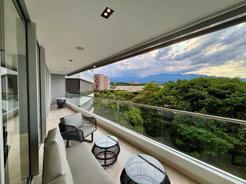 APARTAMENTO en venta en Cali, calle 20 #121-79, 209 m²