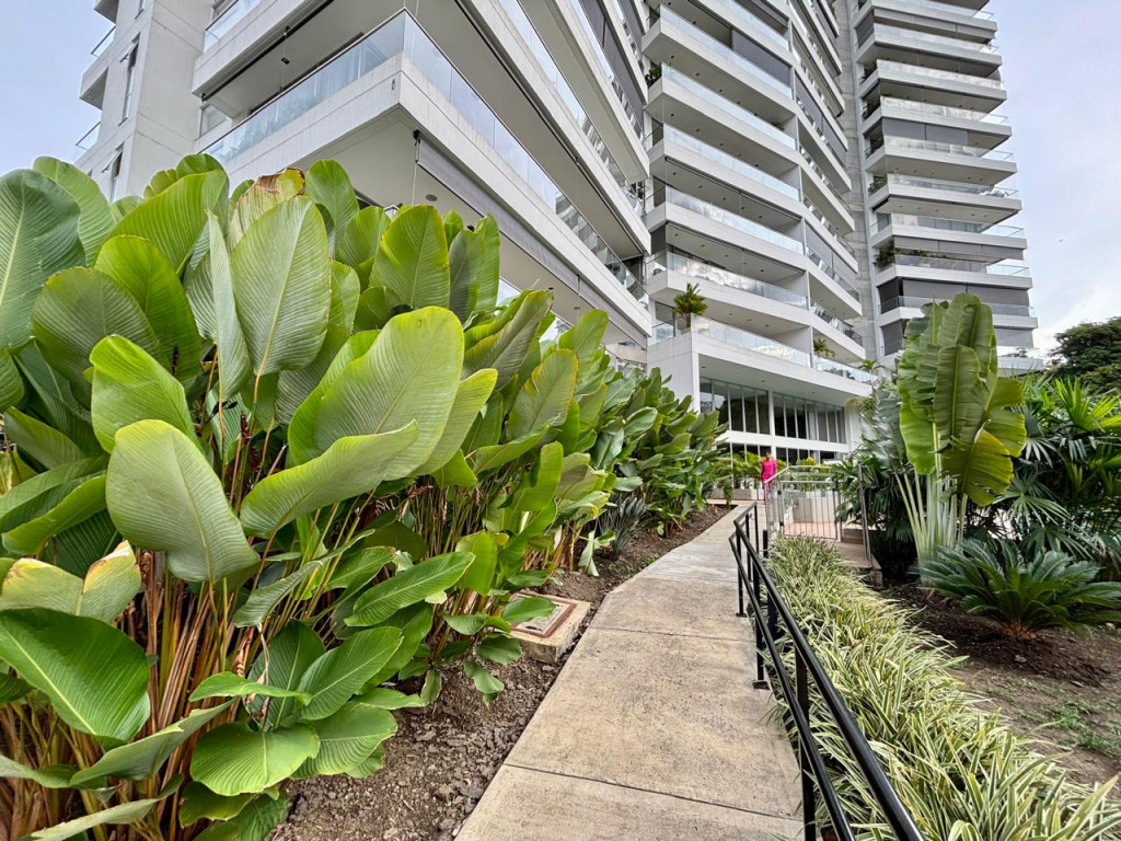 APARTAMENTO en venta en Cali, calle 20 #121-79, 209 m²