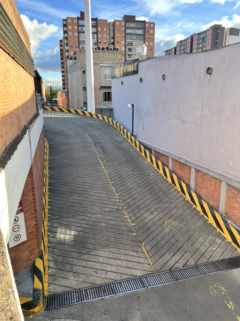 LOCAL en venta en Bogotá, AC 145 91 19 LC 11 104, 24 m²
