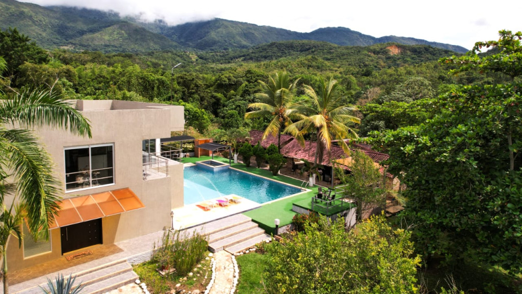 FINCA en venta en Melgar, Finca el Sobregiro Vereda Guacamayas, 2400 m²