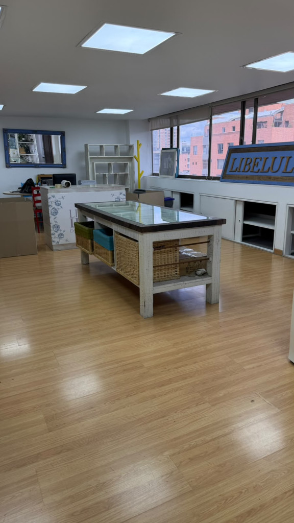 OFICINA en alquiler en Bogotá, Calle 81 #9, 67 m²