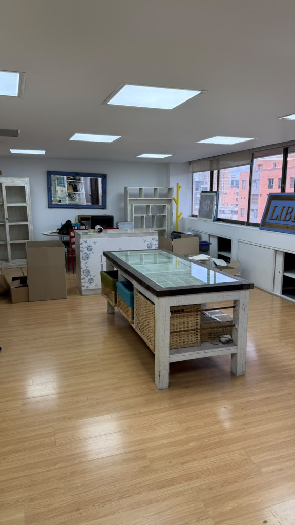 OFICINA en alquiler en Bogotá, Calle 81 #9, 67 m²