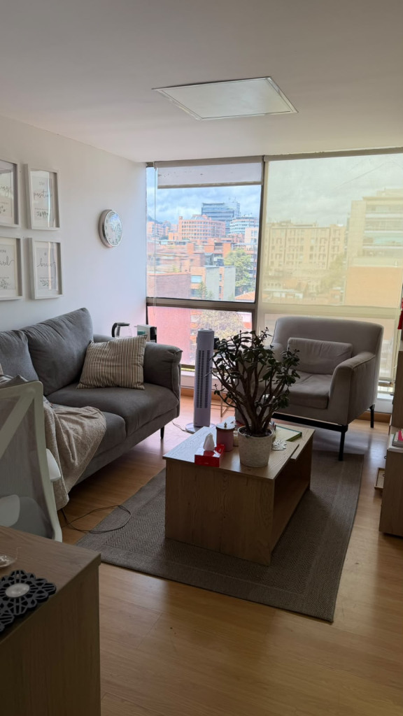 OFICINA en alquiler en Bogotá, Calle 81 #9, 67 m²