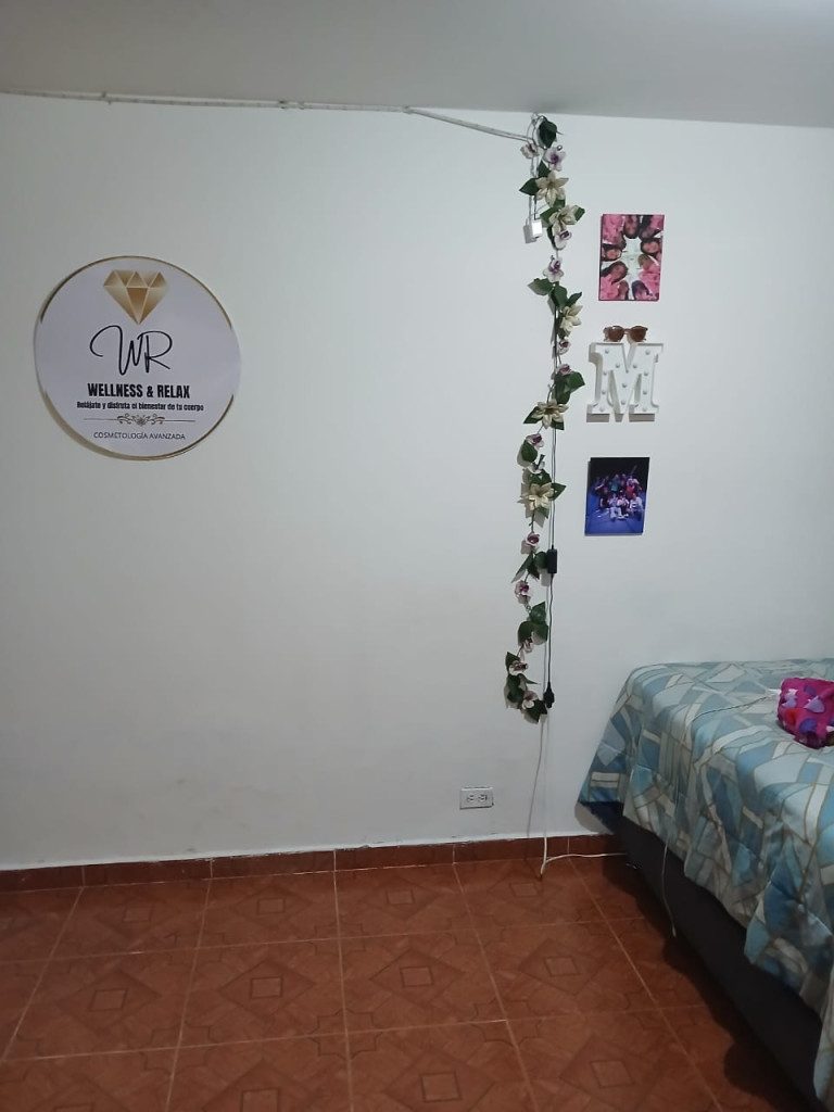 CASA-LOCAL en venta en Bogotá, Camelia Norte Cerca Cra 30 Y avenida 68, 210 m²