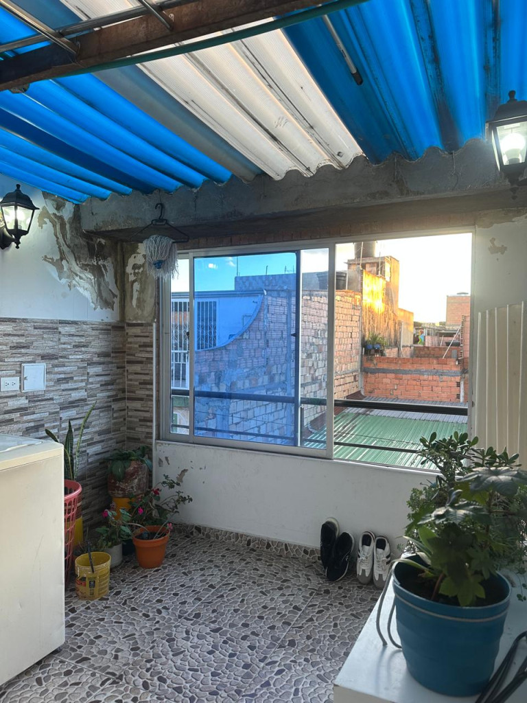 CASA-LOCAL en venta en Bogotá, Camelia Norte Cerca Cra 30 Y avenida 68, 210 m²