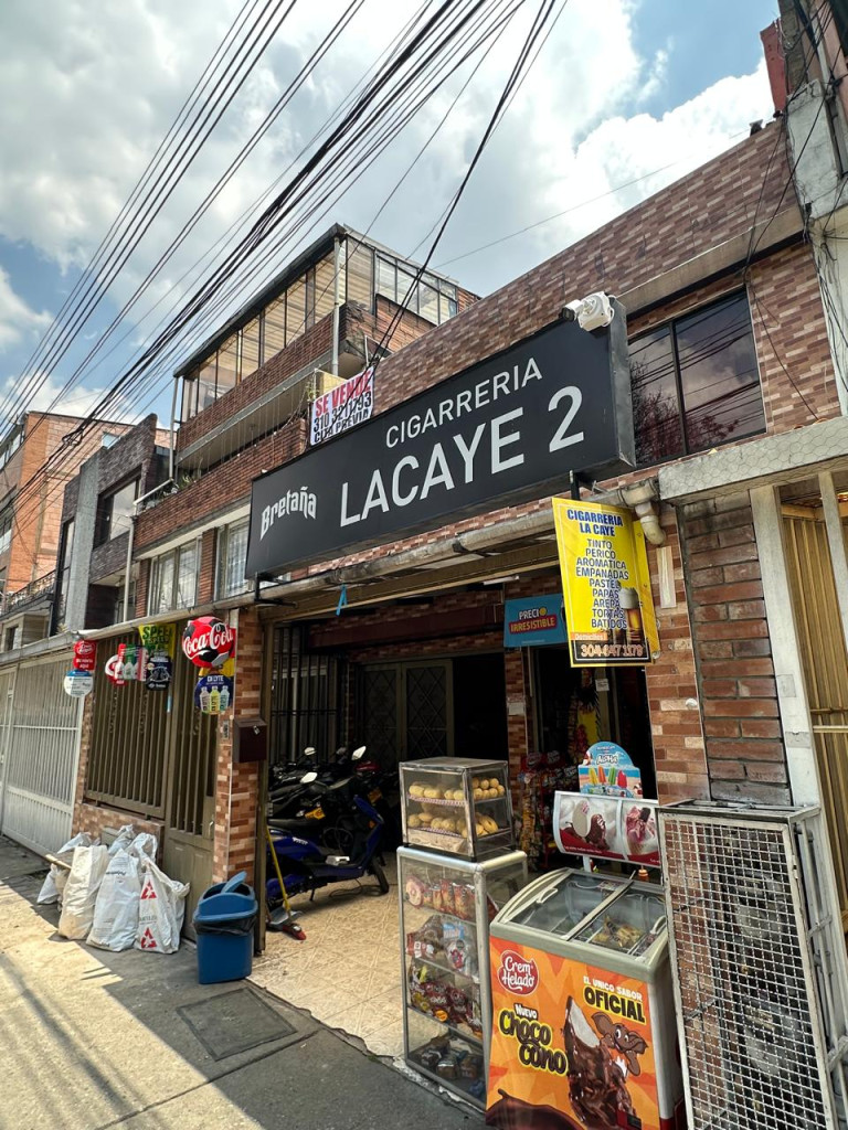 CASA-LOCAL en venta en Bogotá, Camelia Norte Cerca Cra 30 Y avenida 68, 210 m²