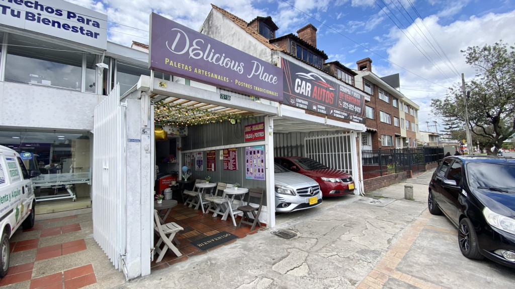 COMERCIAL (CASA PARA COMERCIO) en venta en Bogotá, AVENIDA CALLE 127 #70D-58, 330 m²
