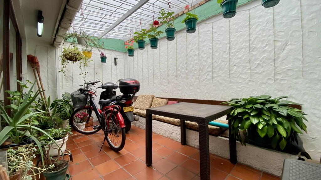 COMERCIAL (CASA PARA COMERCIO) en venta en Bogotá, AVENIDA CALLE 127 #70D-58, 330 m²