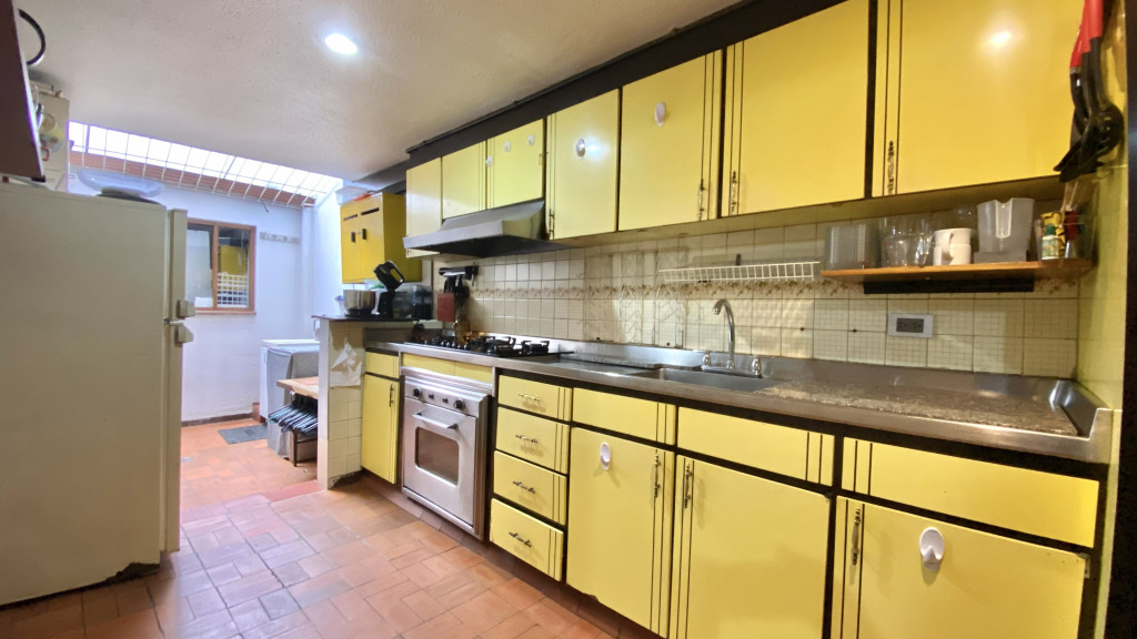 COMERCIAL (CASA PARA COMERCIO) en venta en Bogotá, AVENIDA CALLE 127 #70D-58, 330 m²