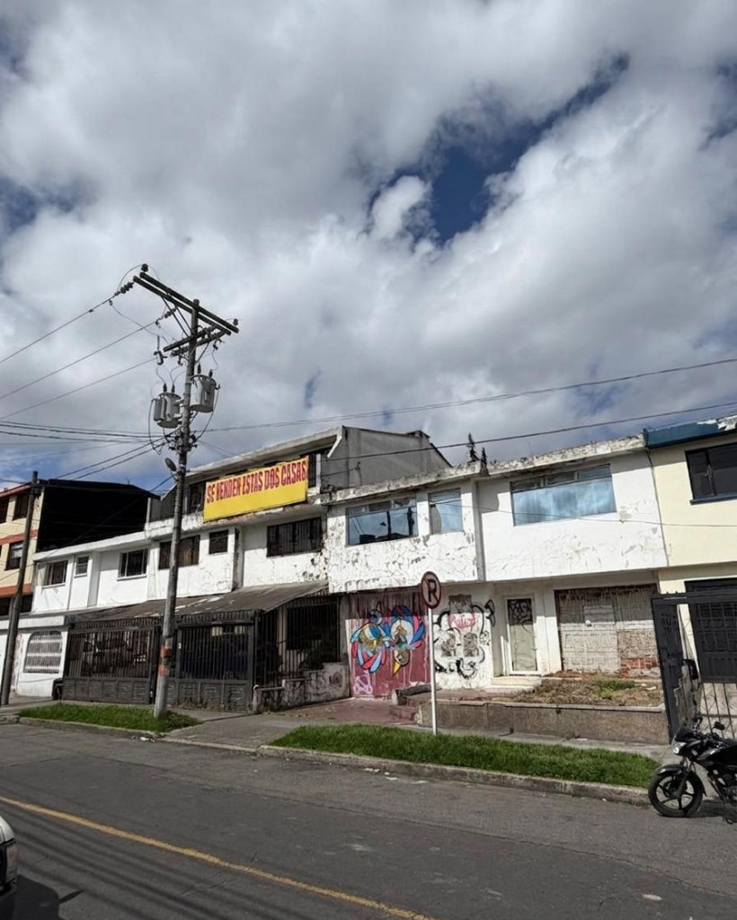 CASA-LOCAL for sale in Bogotá, Camelia Norte Cerca Cra 30 Y avenida 68, 210 m²