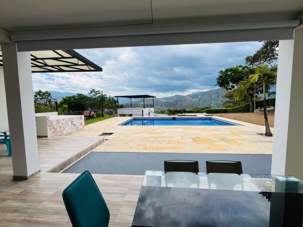 CASA CAMPESTRE en venta en La Mesa, Vereda La Trinida La Mesa, 950 m²