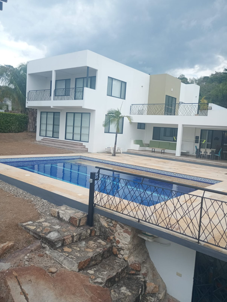 CASA CAMPESTRE en venta en La Mesa, Vereda La Trinida La Mesa, 950 m²
