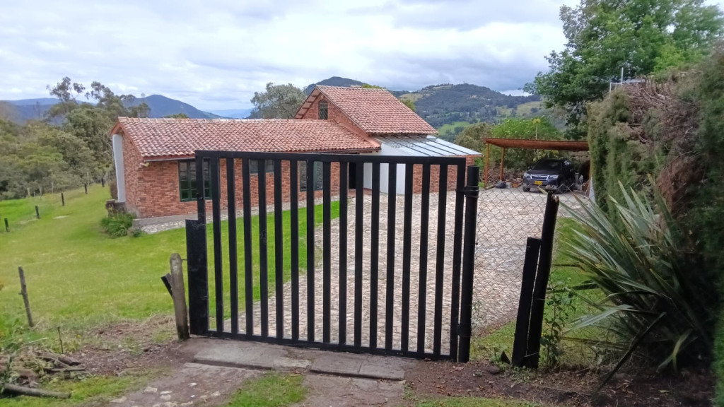 FINCA en venta en La Calera, Casa Siempre Alegre, Vereda El Salitre, Sector El Chocolatero, La Calera, Cundinamarca, 170 m²