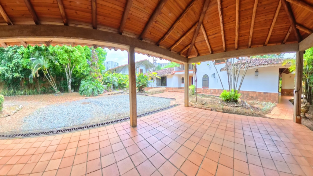 CASA CAMPESTRE en alquiler en Cali, Calle 3 123-10, 456 m²