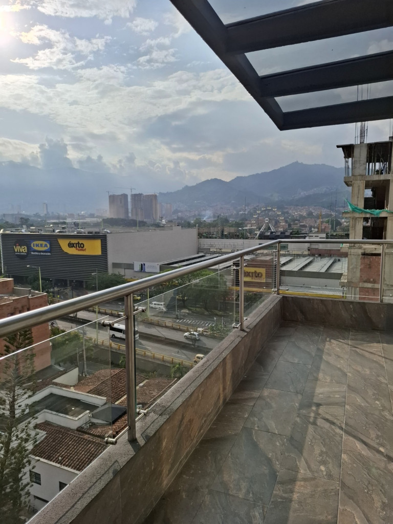 APARTAMENTO en venta en Medellín, Calle 35 Sur No. 47-30, 277 m²