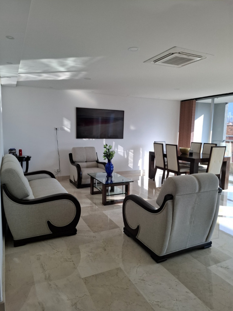 APARTAMENTO en venta en Medellín, Calle 35 Sur No. 47-30, 277 m²