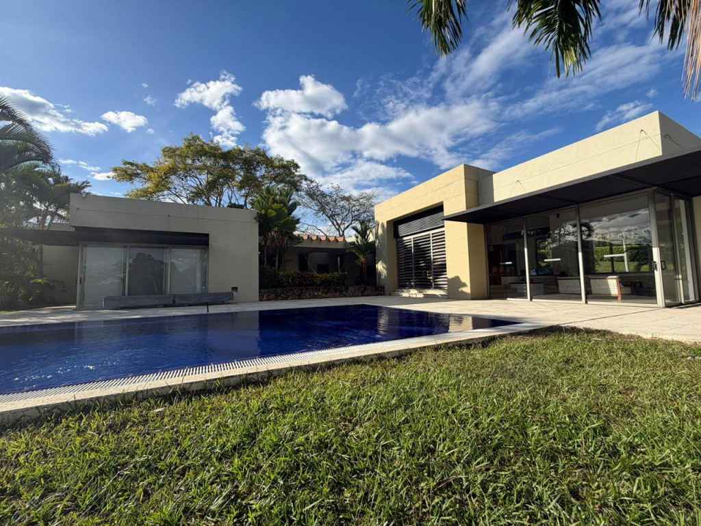CASA CONDOMINIO en venta en Ibagué, PARCELA K8 HACIENDA LAS VICTORIAS VIA PICALEÑA, 1000 m²