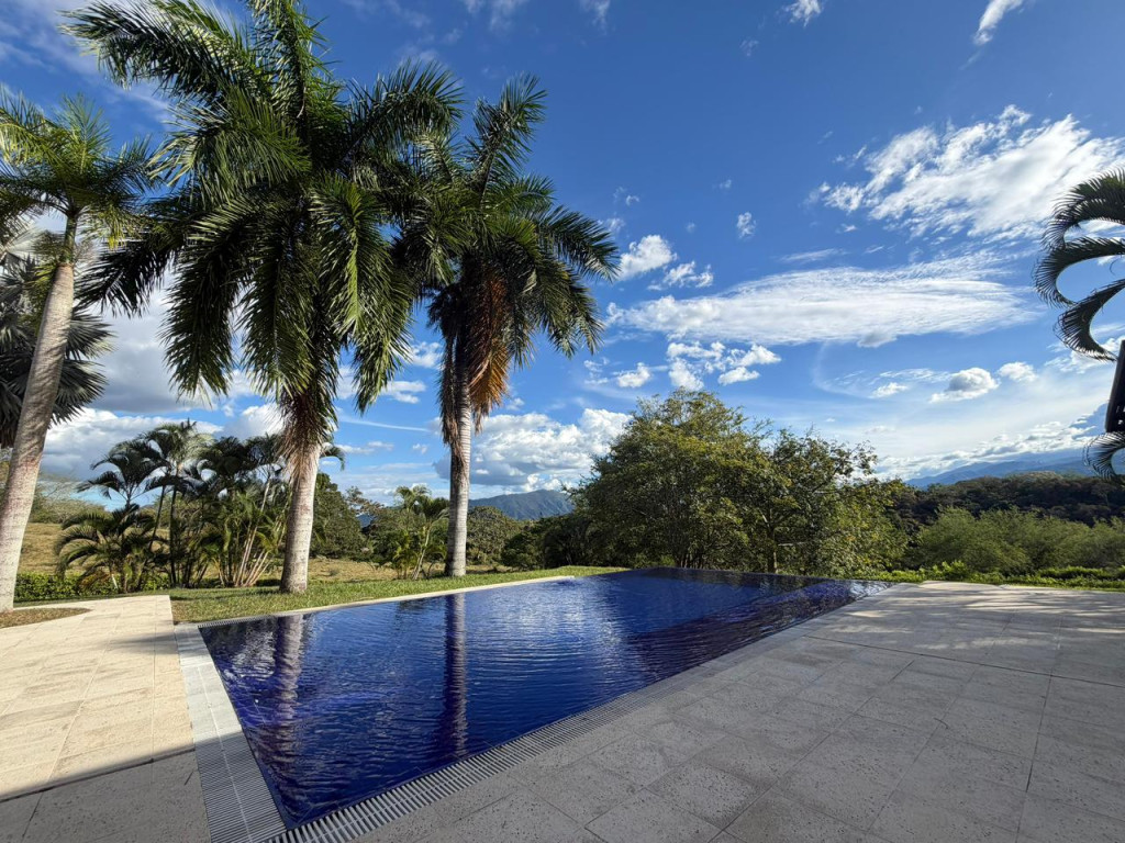 CASA CONDOMINIO en venta en Ibagué, PARCELA K8 HACIENDA LAS VICTORIAS VIA PICALEÑA, 1000 m²