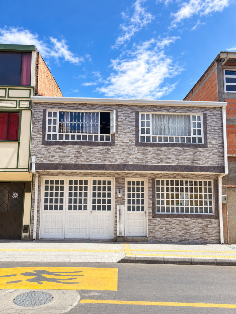 CASA en venta en Bogotá, KR 69B 68 50, 132 m²