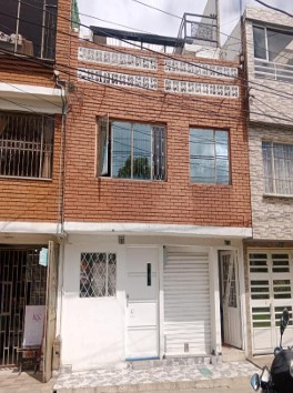 CASA en venta en Bogotá, TRANSVERSAL 90 F BIS # 88-10, 201 m²