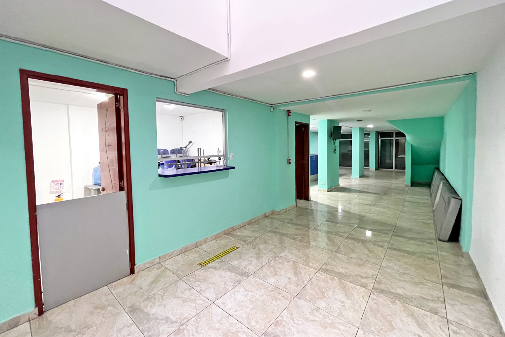 LOCAL en alquiler en Bogotá, Carrera 72 # 51 21, 350 m²