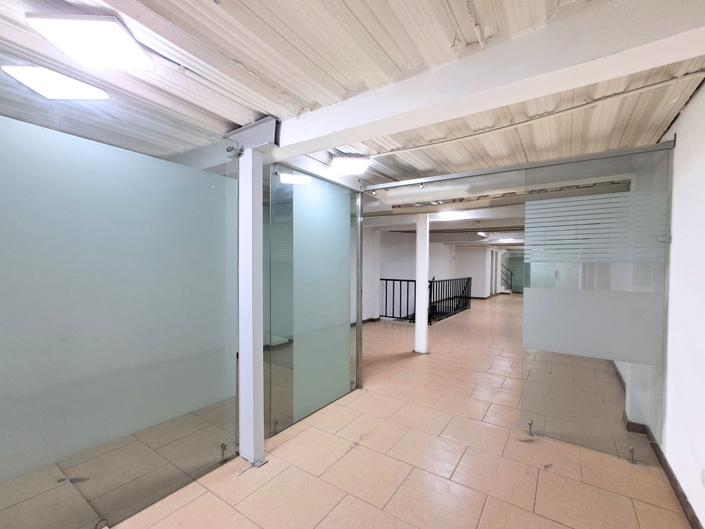 Building for rent in Bogotá, Calle 64 G #90A-25, 271 m²