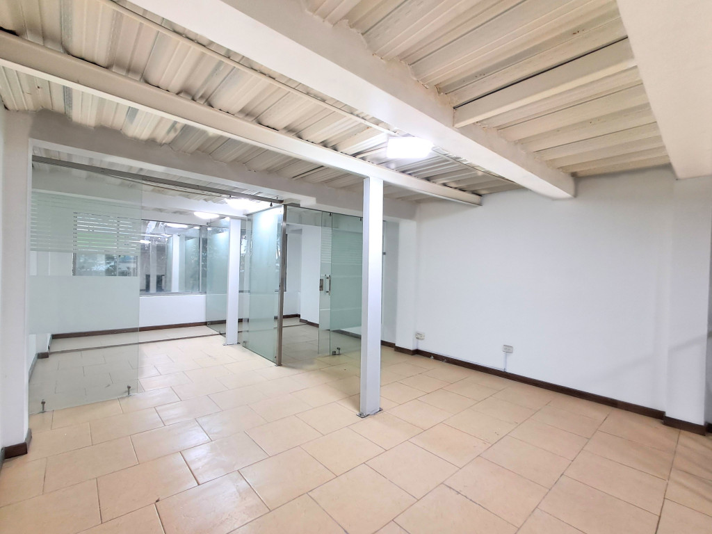 Building for rent in Bogotá, Calle 64 G #90A-25, 271 m²