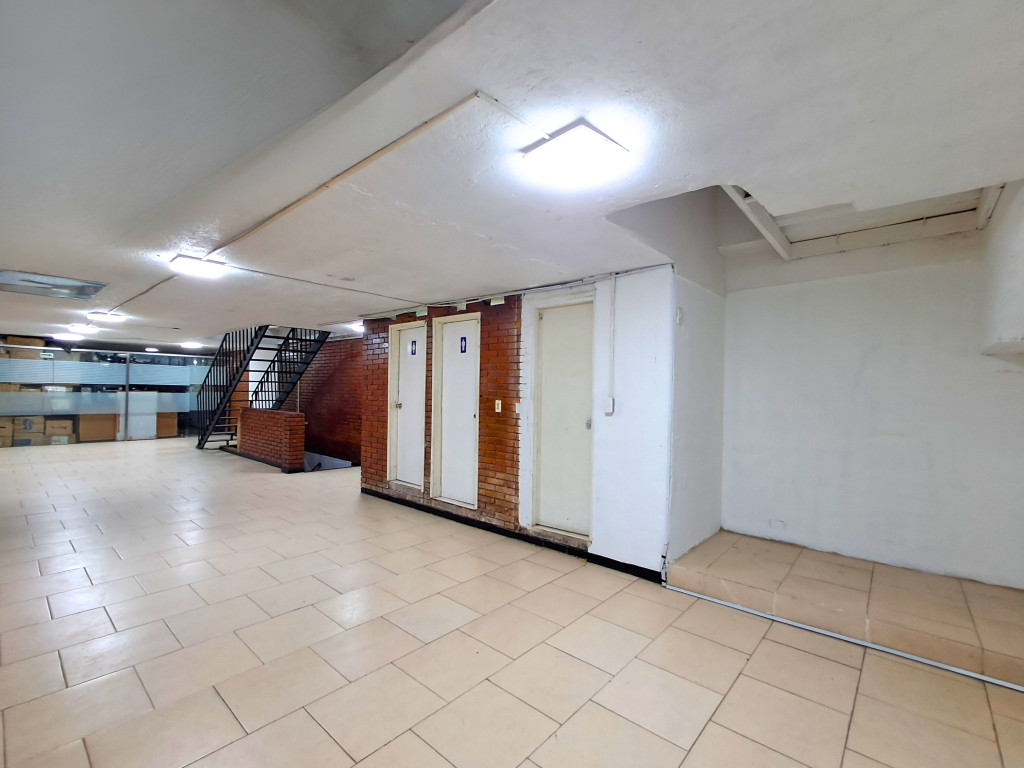 Building for rent in Bogotá, Calle 64 G #90A-25, 271 m²