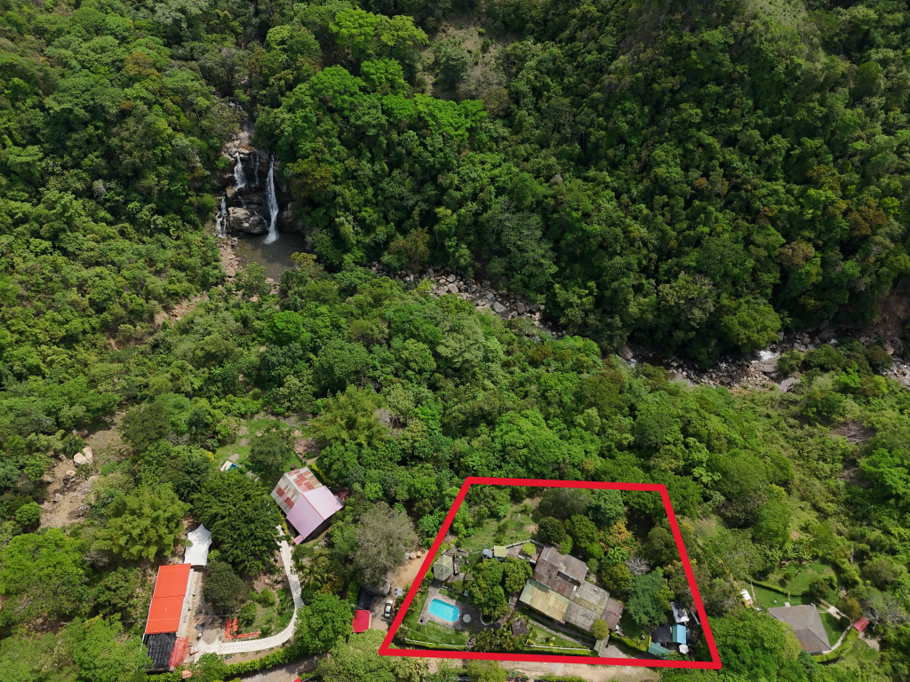 CASA CAMPESTRE en venta en Guaduas, Finca Casaloma en el Salto de Versalles, 344 m²